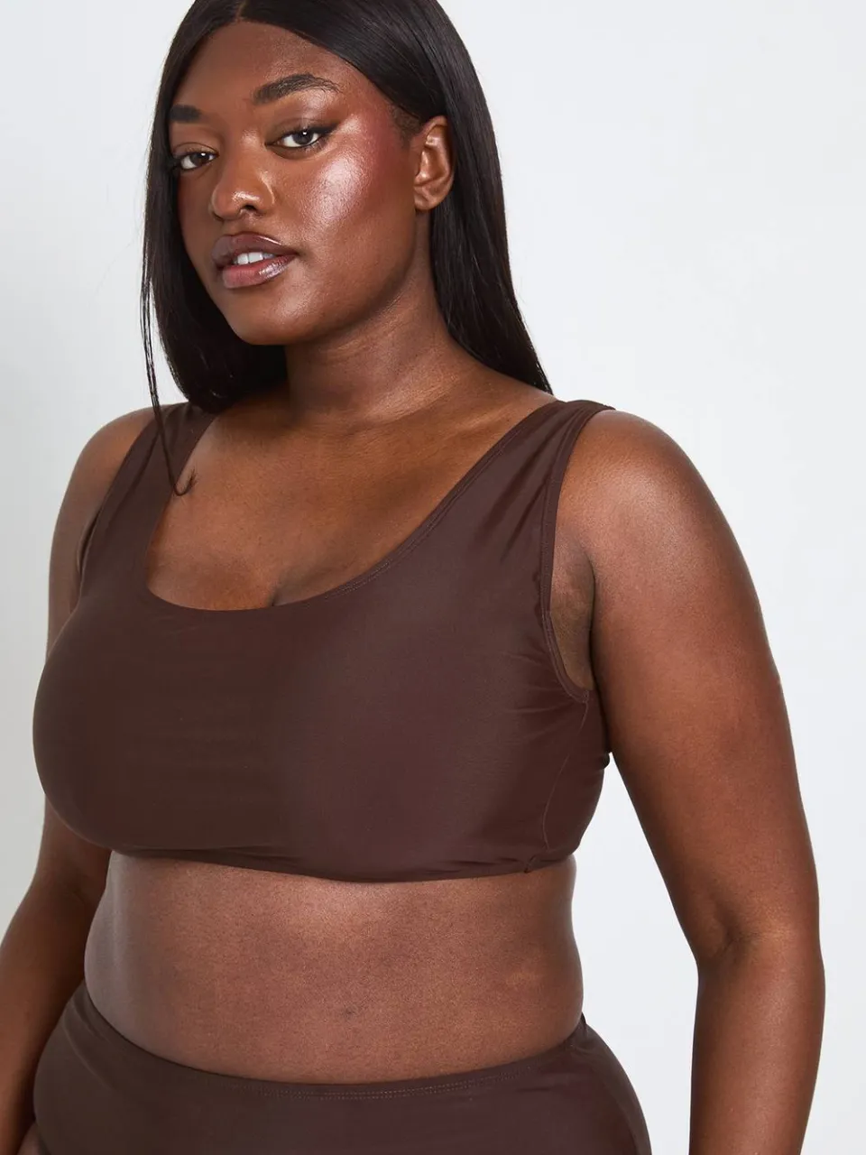 boohoo Dames Plus Essentials Scoop Bikinitop chocoladebruin, foto 4