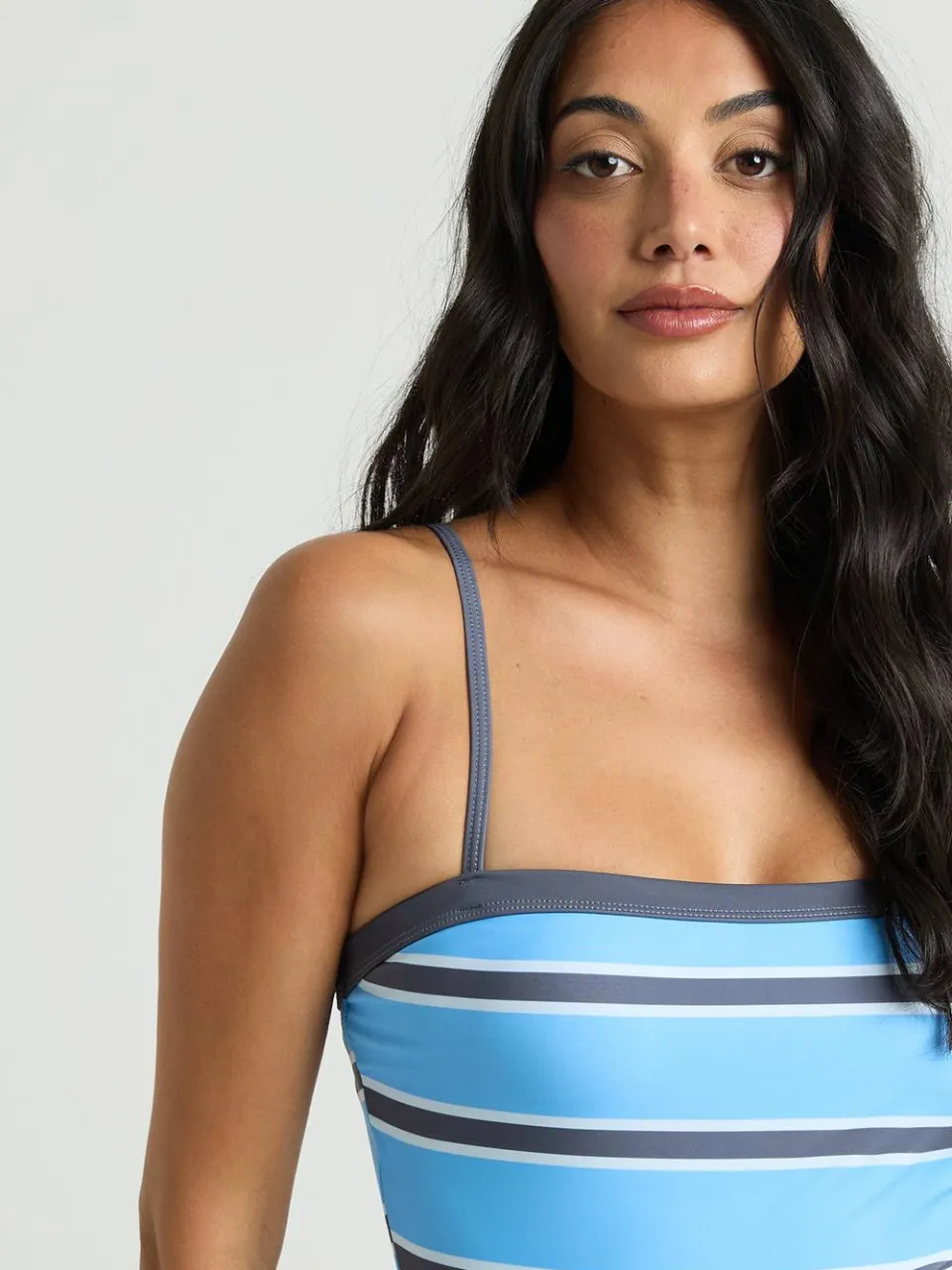 boohoo Dames Gestreept Bandeau Badpak met Contrasterende Biezen blauw, foto 4