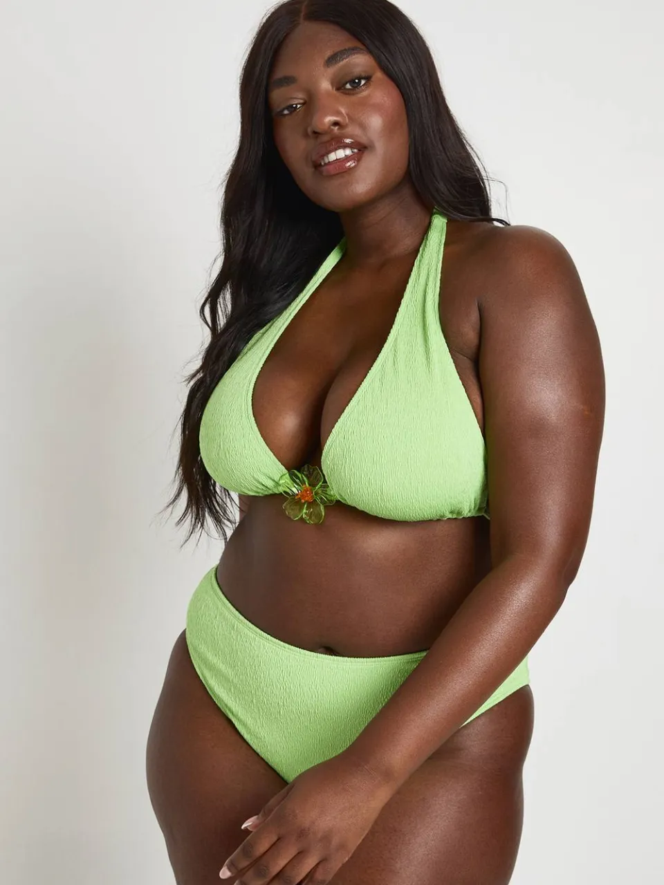 boohoo Dames Plus Bloemenversierde Gestructureerde Driehoekige Bikinitop En Hoge Taille Bikinibroekje pistache, foto 3