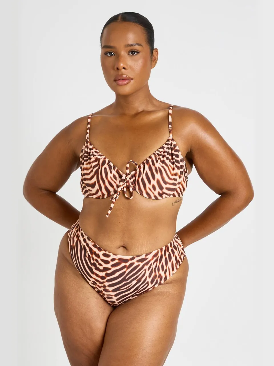 boohoo Dames Plus Abstract Bikinitop Met Beugel En Hoge Taille Bikinibroekje chocoladebruin, foto 3