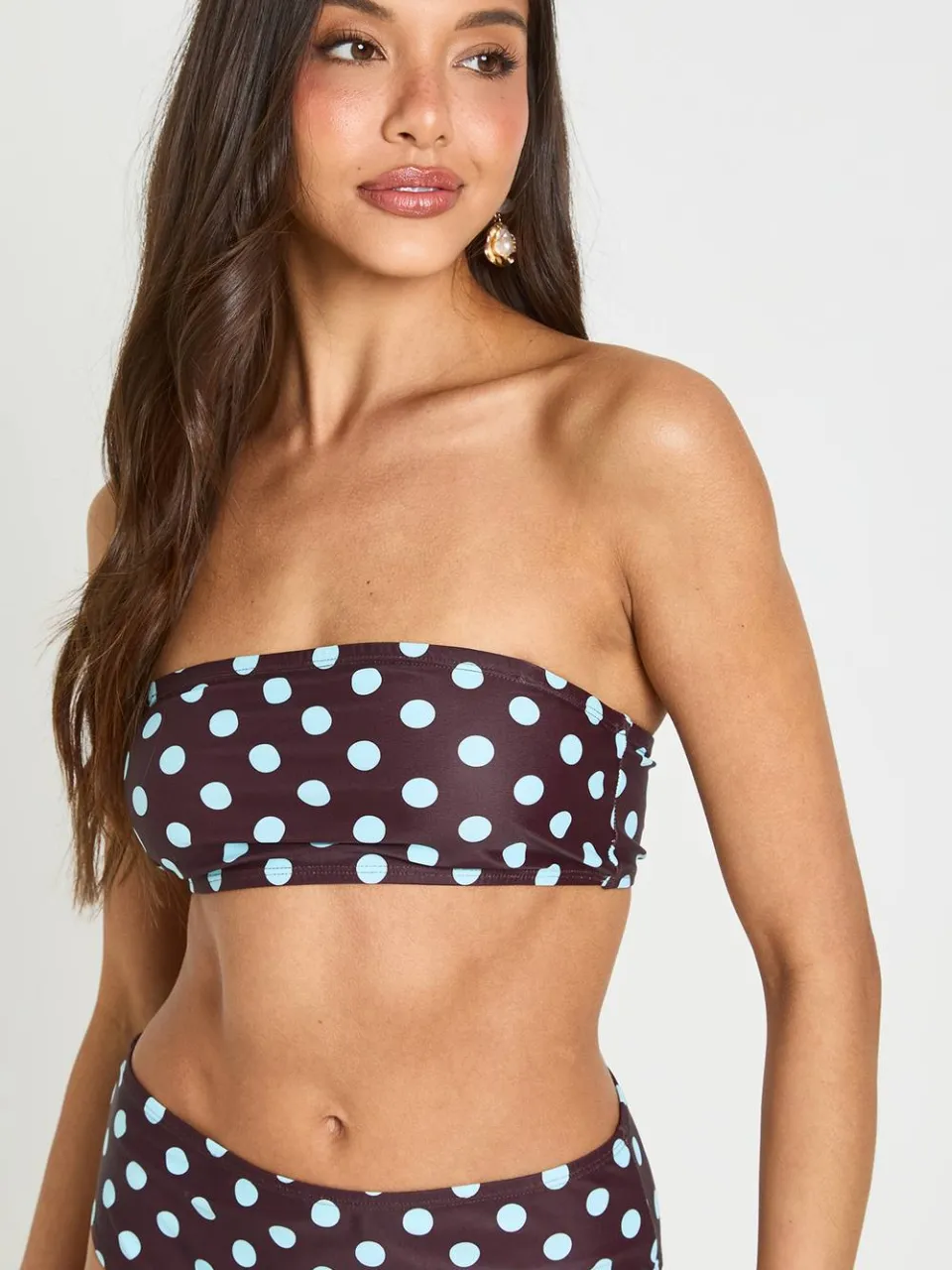 boohoo Dames Polka Dot Essentials Bandeau Bikinitop Met Afneembare Bandjes chocoladebruin, foto 4