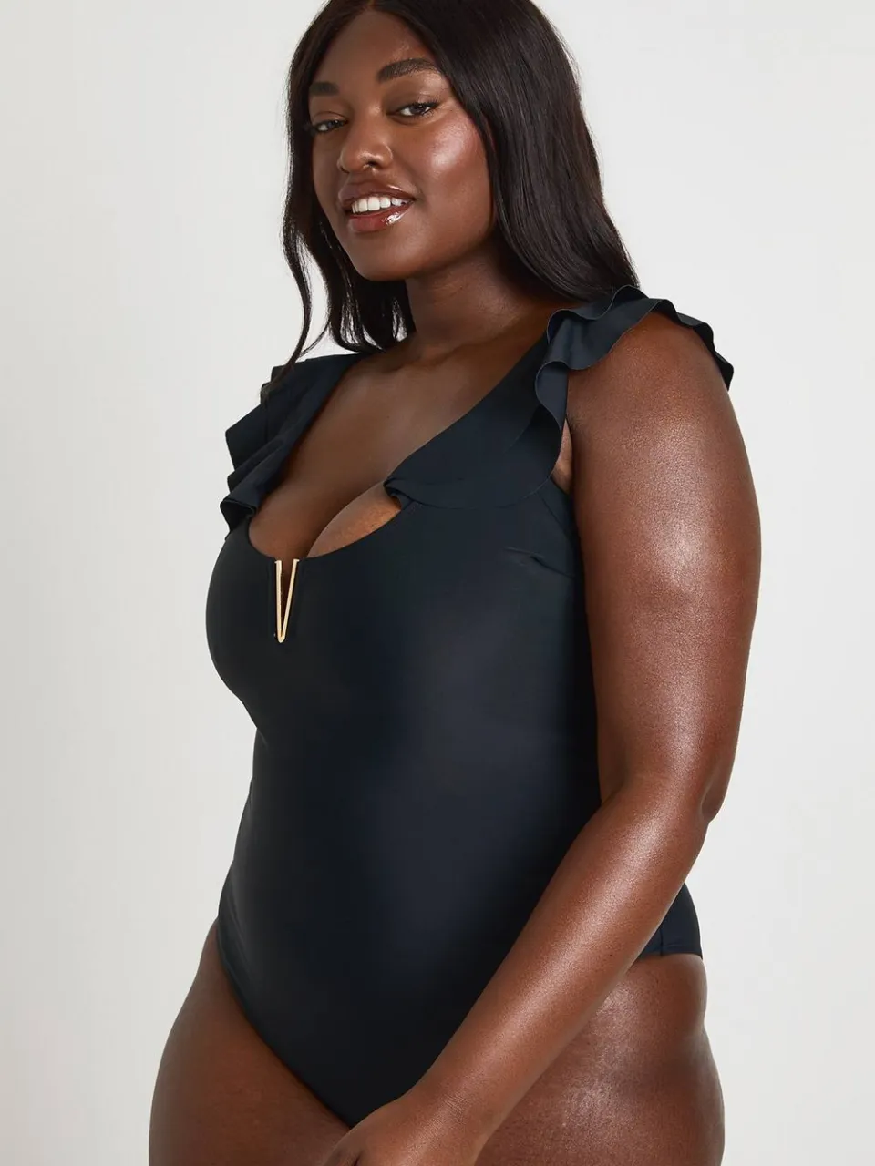 boohoo Dames Plus Badpak Met Gouden Details, Ruches En Buikcontrole, foto 3
