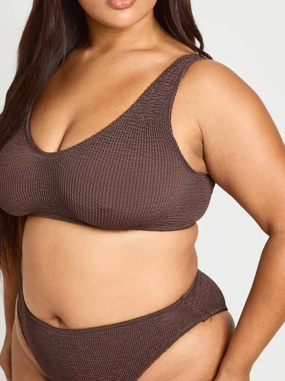 boohoo Dames Premium One Size Fits All Gekreukt Hoge Taille Bikinibroekje chocoladebruin, foto 4