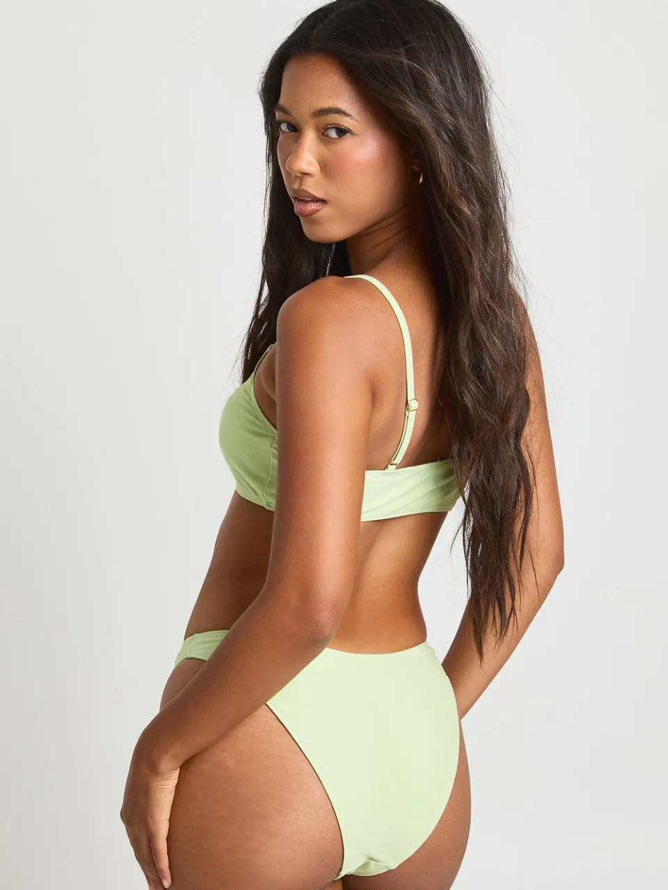 boohoo Dames Essentials Slip Bikinibroekje pistache, foto 2