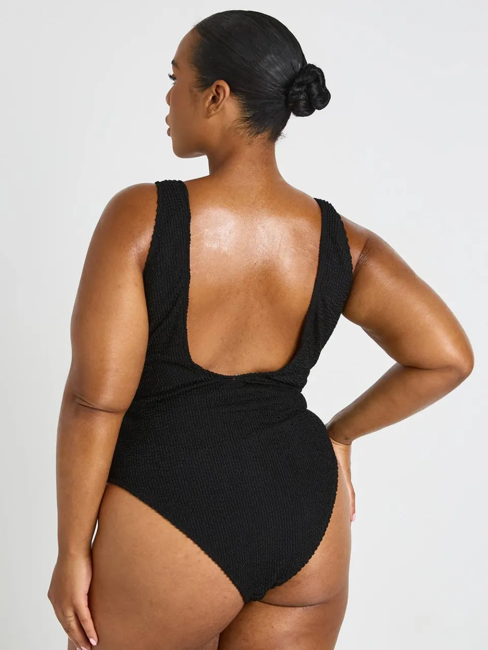 boohoo Dames Plus Badpak Met Kreukeltextuur En Knoopdetail zwart, foto 2
