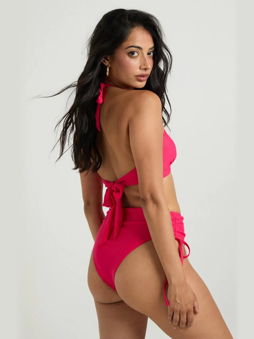 boohoo Dames Diep Uitgesneden Halter Bikinitop felroze, foto 2