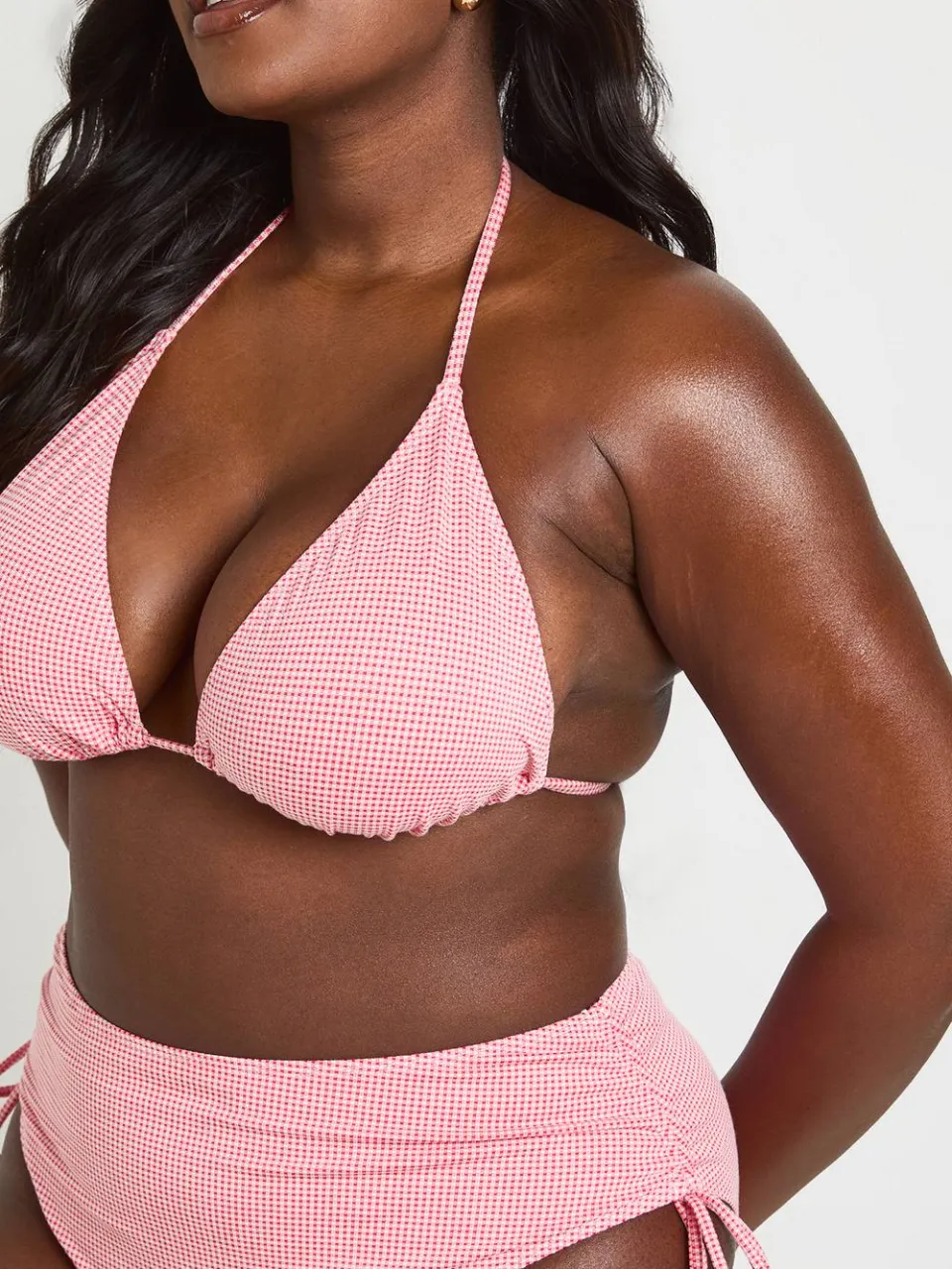 boohoo Dames Plus Getextureerde Gingham Driehoek Bikinitop & Geplooid Hoge Taille Bikinibroekje Set rood, foto 4