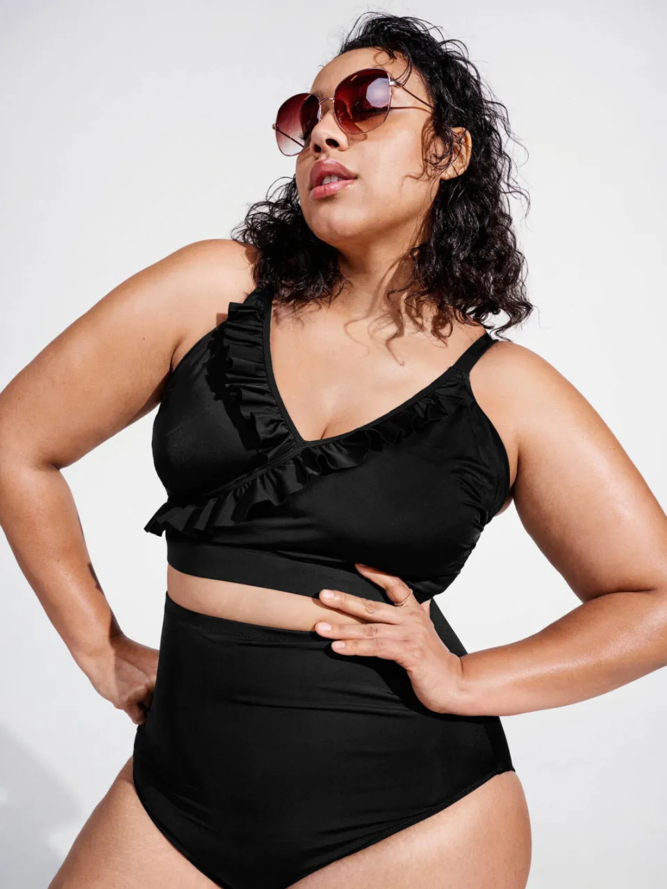 Zizzi voorgevormde crop bikinitop SKATRIN met ruches zwart