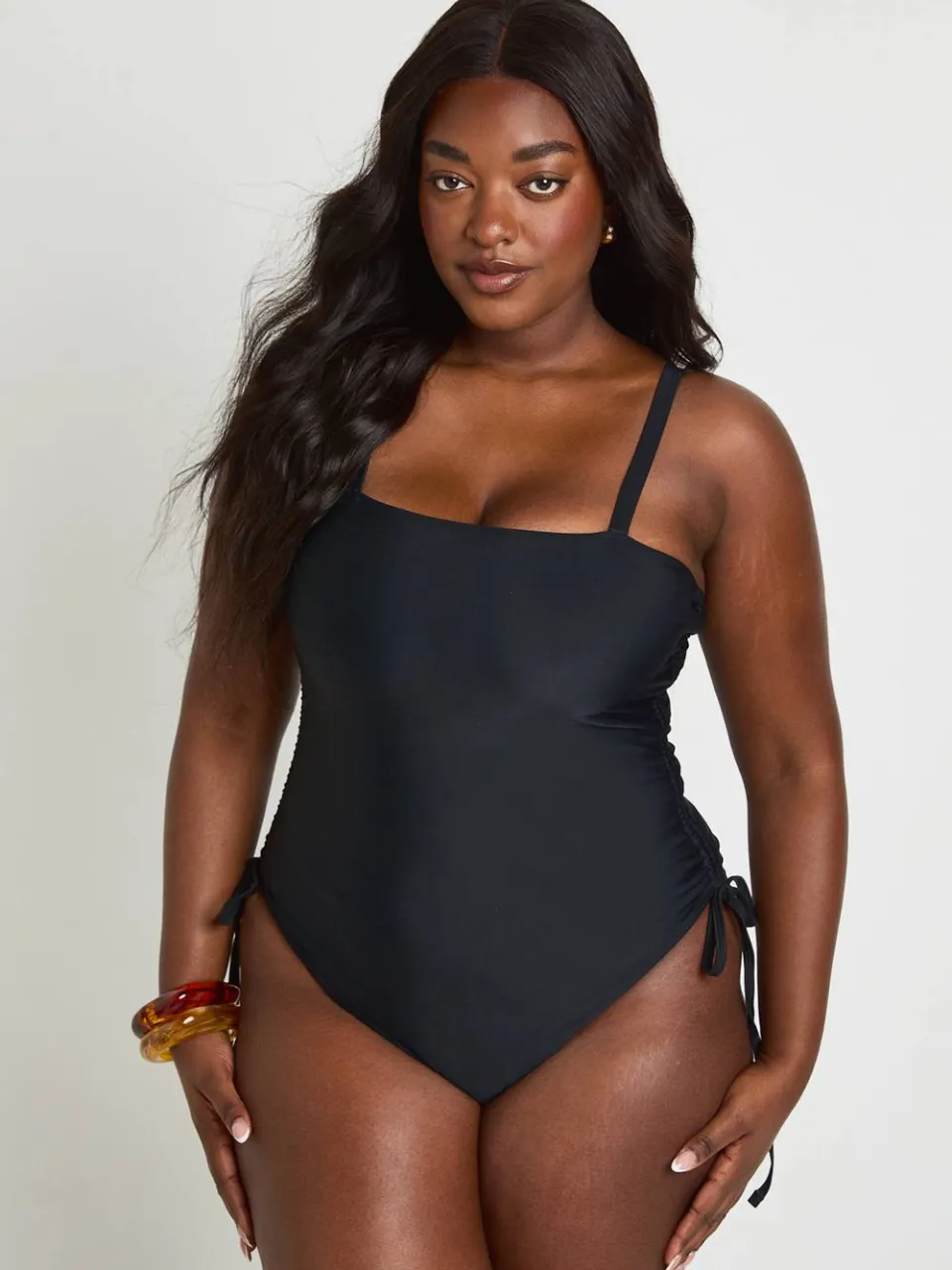 boohoo Dames Plus Buikcontrolerende Badpak Met Gerimpelde Zijkant Zwart
