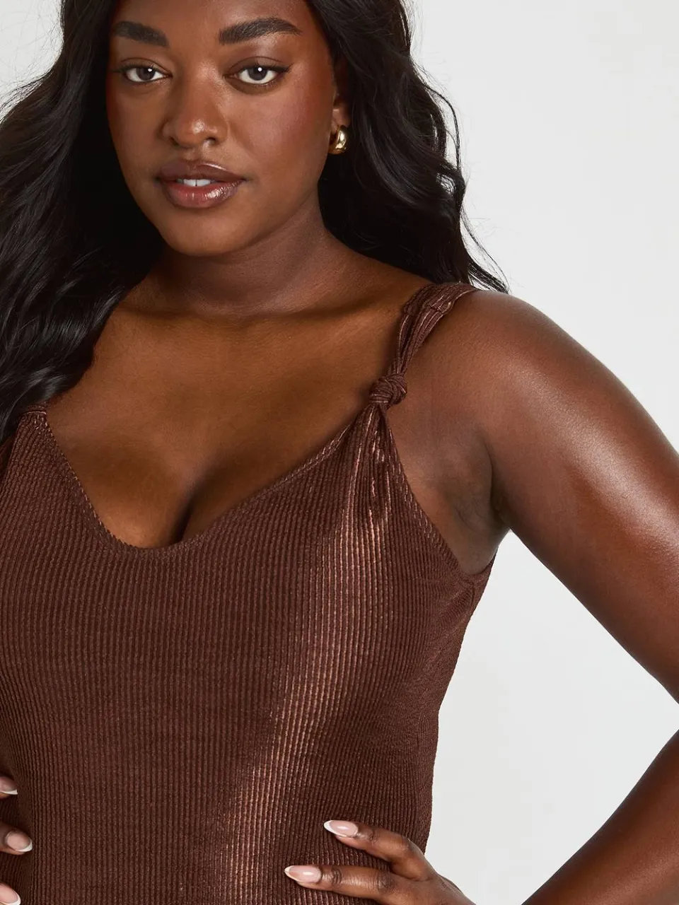 boohoo Dames Plus Metallic Crinkle Badpak Met Knoopdetail chocoladebruin, foto 4