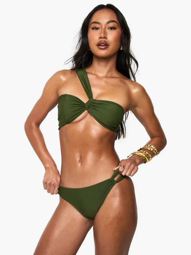 boohoo Dames Premium Satijn Asymmetrische Halterneck Hipster Bikini Bottoms Kaki
