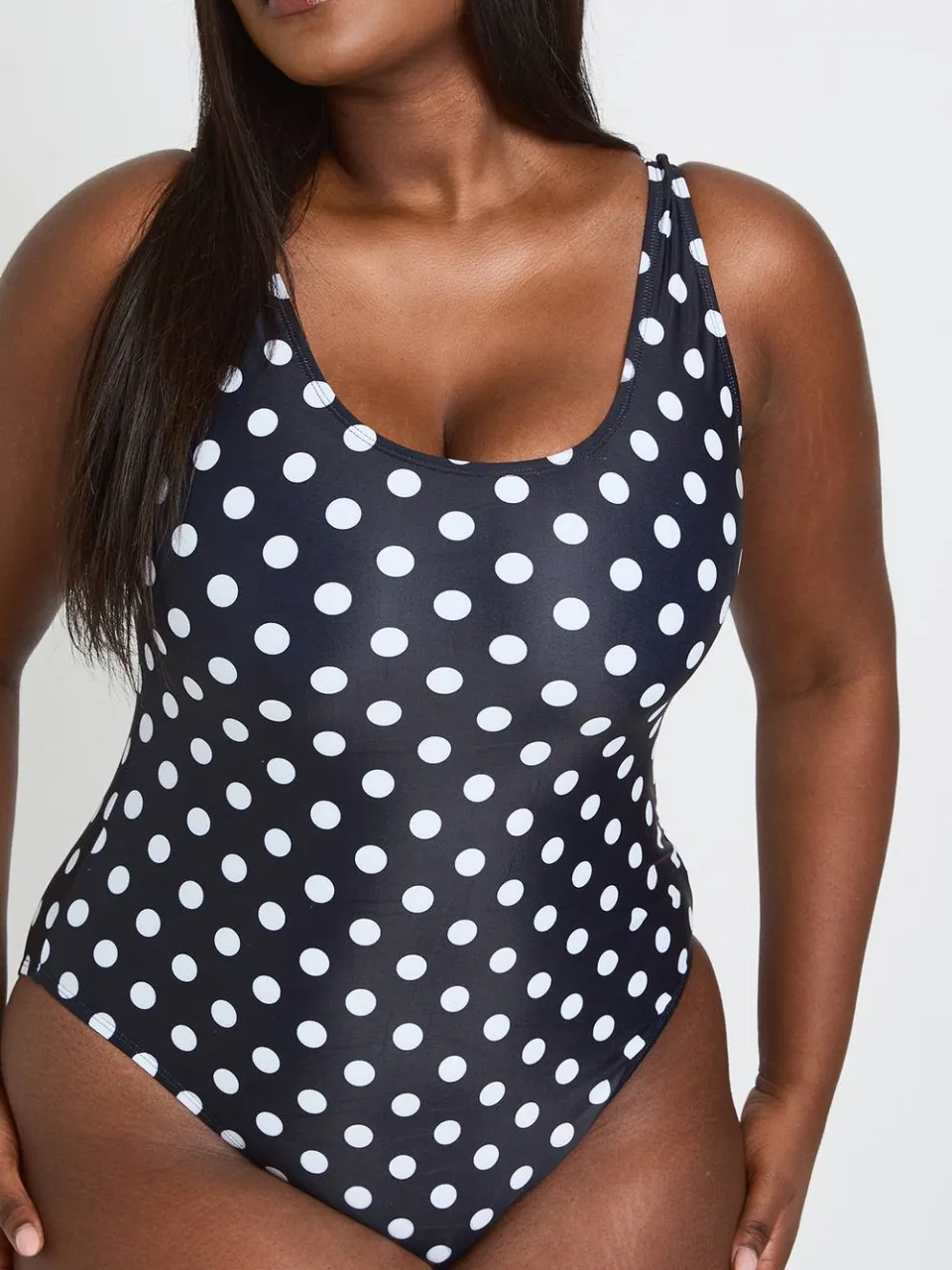 boohoo Dames Plus Badpak Met Polkadots En Ronde Hals zwart, foto 4