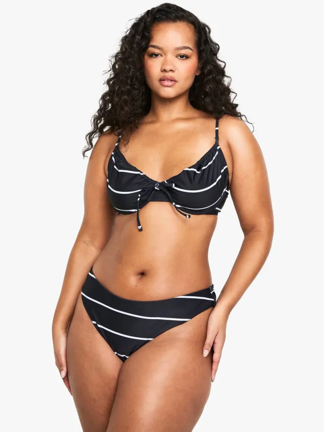 boohoo Dames Plus Zwemkleding Essentials Onderbeugelde Gestreepte Bikini Top Zwart