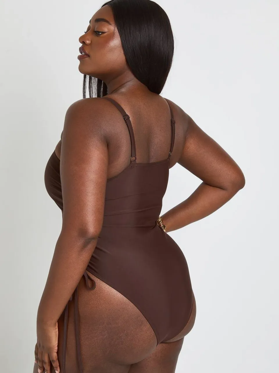 boohoo Dames Plus Buikcontrolerende Badpak Met Gerimpelde Zijkant chocoladebruin, foto 2