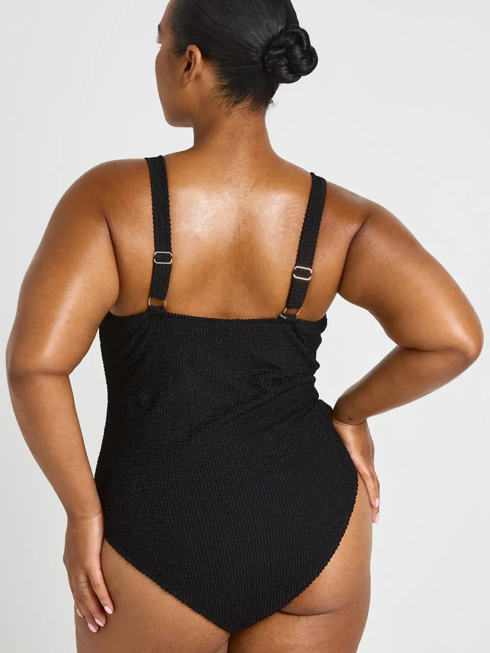 boohoo Dames Plus Crinkle Scoop Neck Badpak Met Sierdetail zwart, foto 2