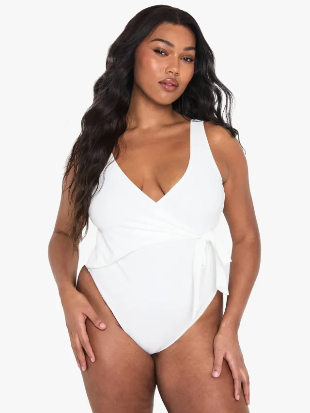 boohoo Dames Plus Swimwear Essentials Buikcontrole Wikkelbadpak Wit