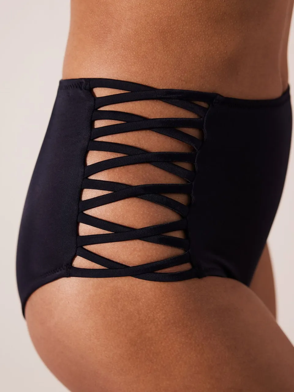 Penti Hoogzwaist Cut-Out Bikini Shorts zwart, foto 2