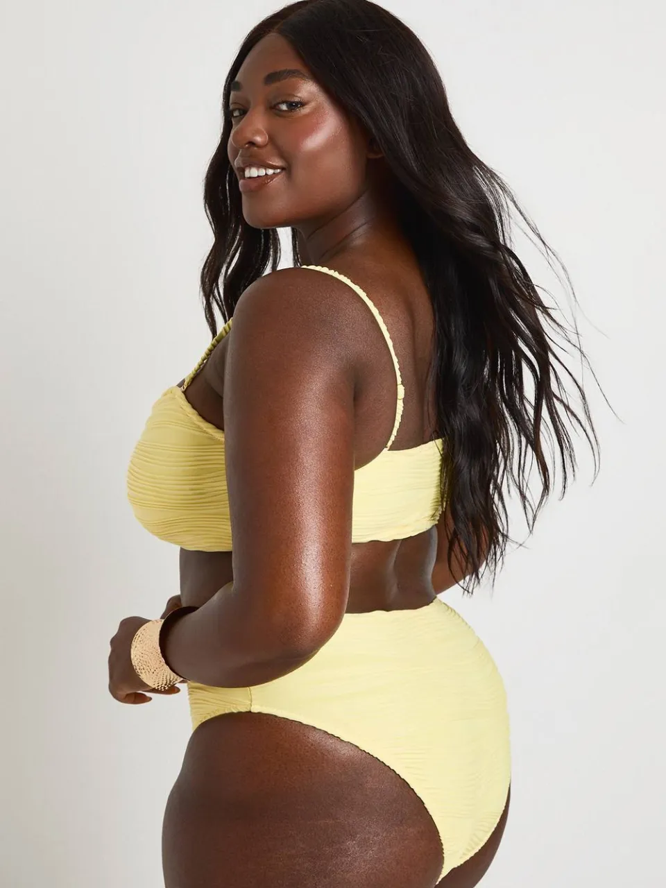 boohoo Dames Plus Getextureerde Bikini Top En Hoge Taille Bikini Broekje Set Met Gouden Afwerking, foto 2