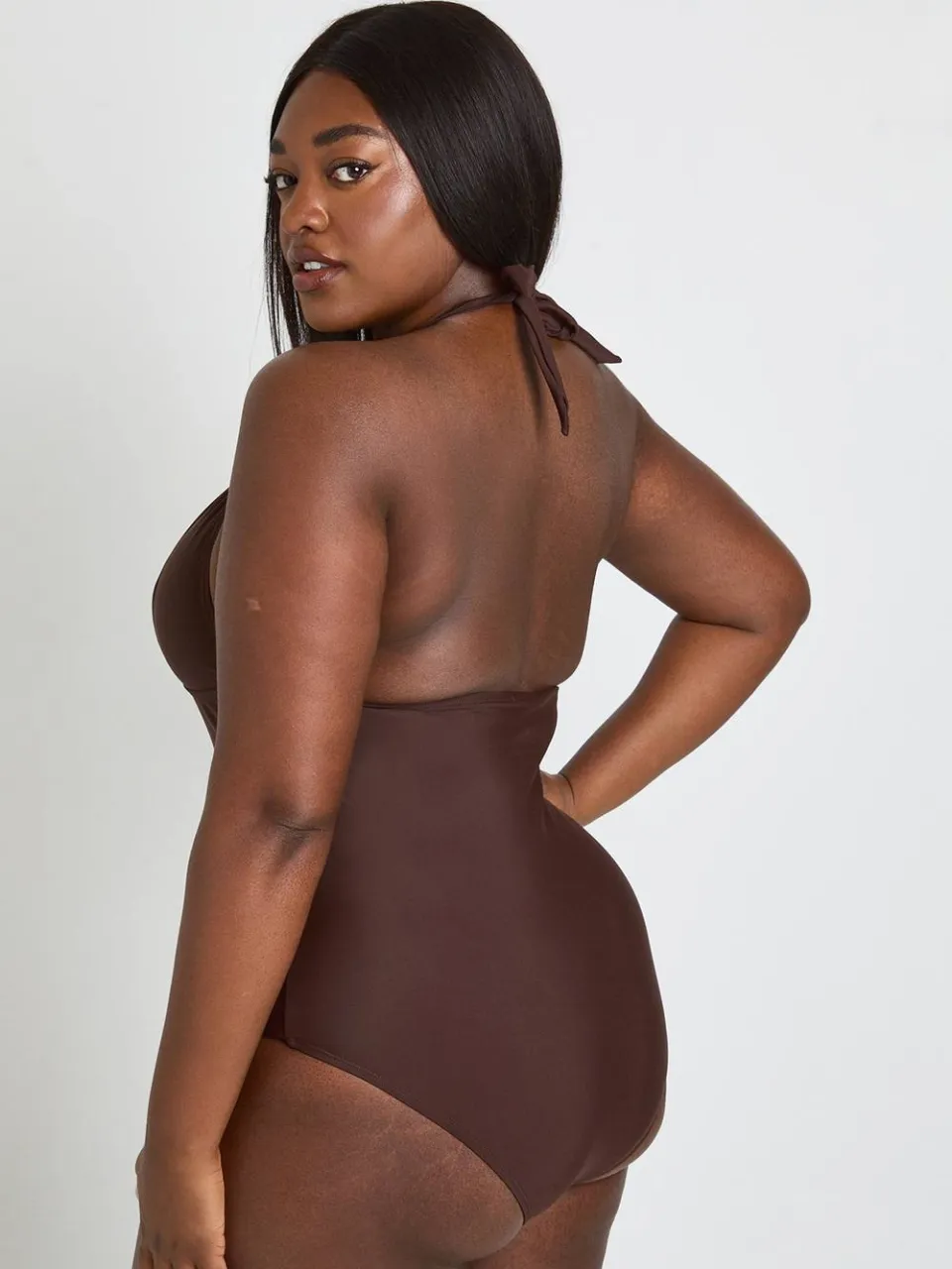 boohoo Dames Plus Badpak Met Diepe V-hals En Sierring Detail chocoladebruin, foto 2