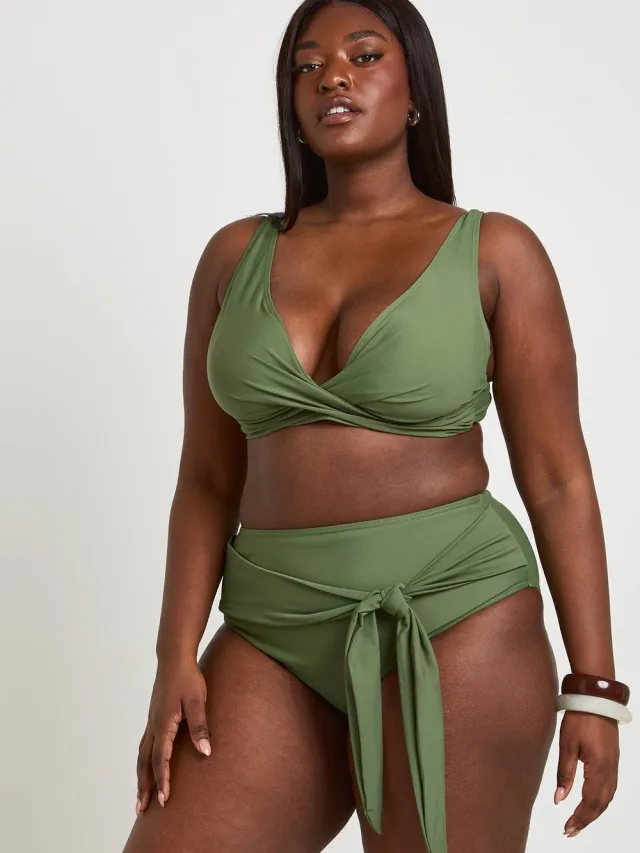 boohoo Dames Plus Bikinitop Met Gedraaid Voorpand Groente