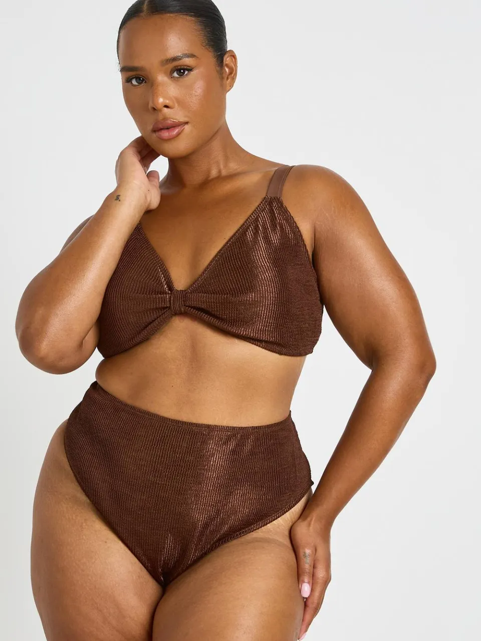 boohoo Dames Plus Metallic Crinkle Knoop Bikinitop & Hoge Taille Broekje Chocoladebruin