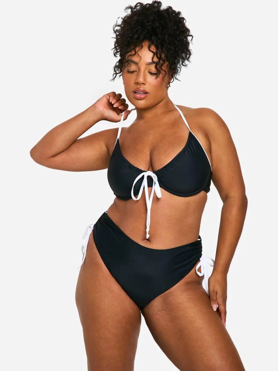 boohoo Dames Plus Contrasterende Strik Gerufelde Zij-Bikini Onderbroek zwart, foto 3