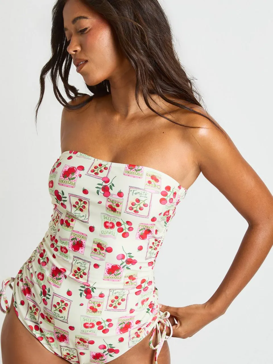 boohoo Dames Badpak Met Tomatenprint En Gerimpeld Bandeau crème, foto 3