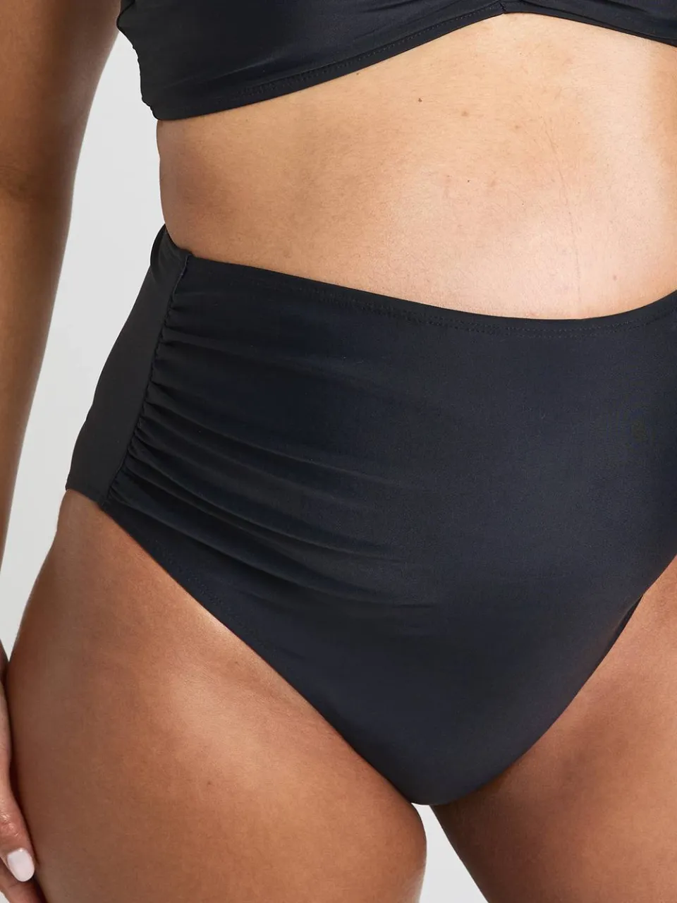 boohoo Dames Zwangerschaps Hoge Taille Gerimpelde Bikinibroek zwart, foto 4