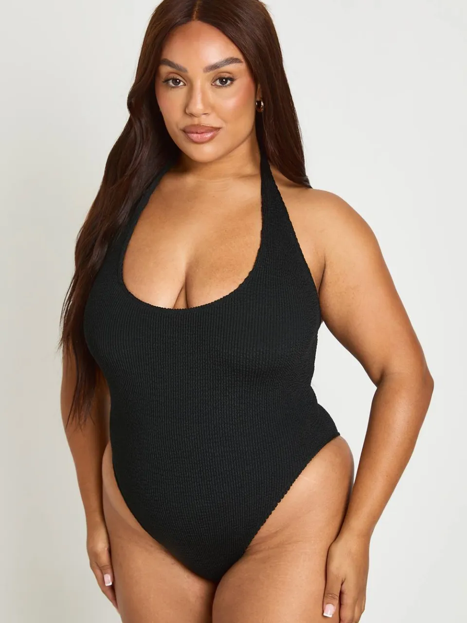 boohoo Dames Premium One Size Fits All Gekreukt Badpak Met Diepe Hals En Halternek Zwart
