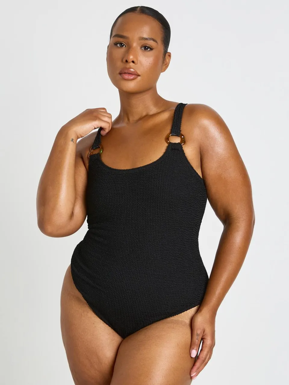 boohoo Dames Plus Crinkle Scoop Neck Badpak Met Sierdetail zwart, foto 3
