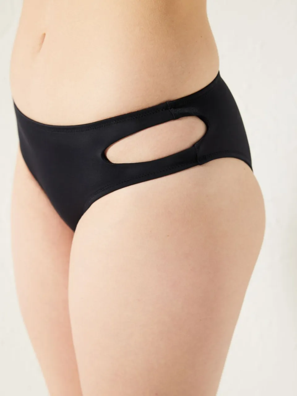 Penti Taille-hoge Hipster Bikini Onderbroek met Cut-out Detail zwart, foto 2