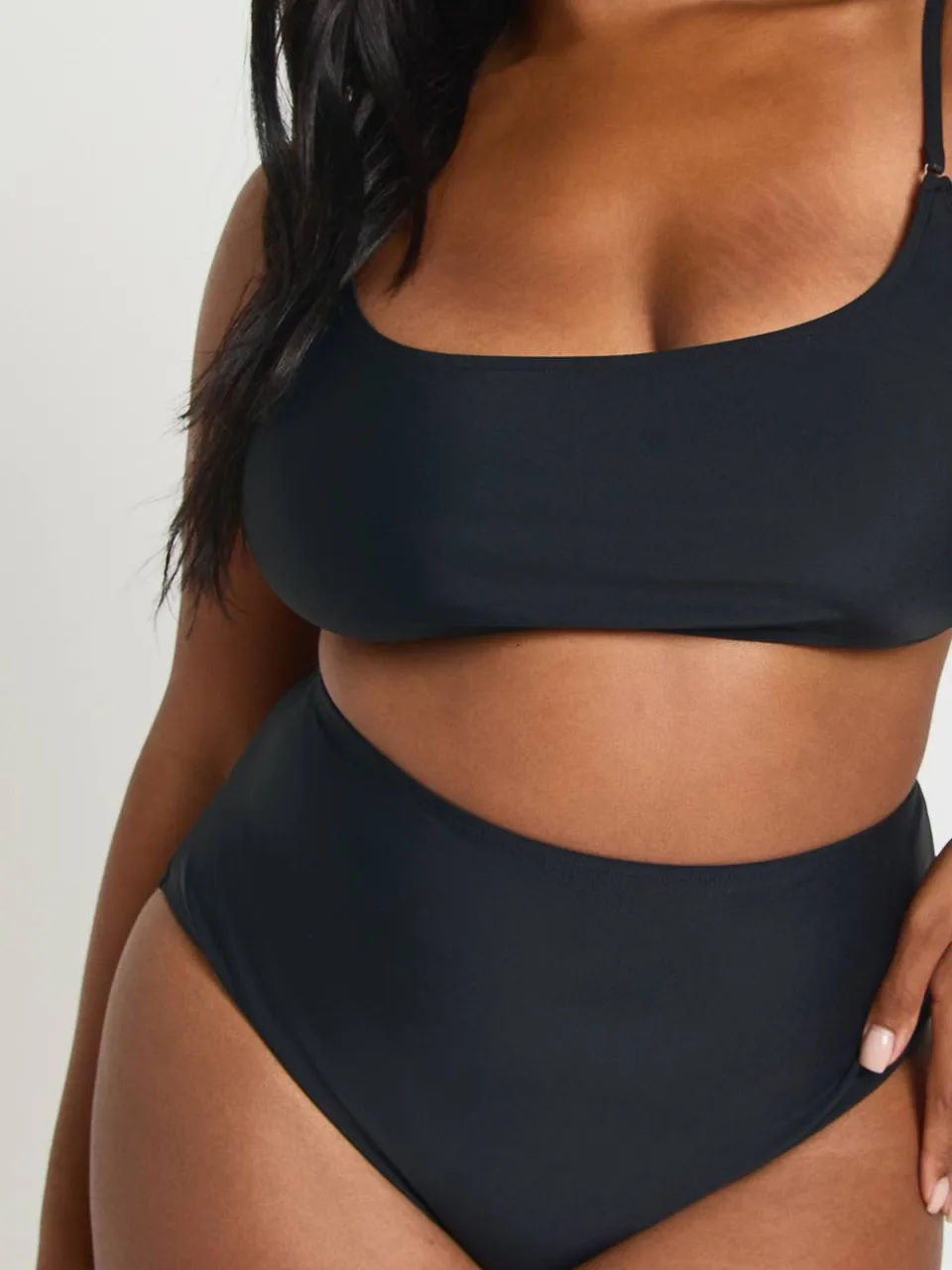 boohoo Dames Plus Zwemkleding Essentials Scoop Bikini Top zwart, foto 4