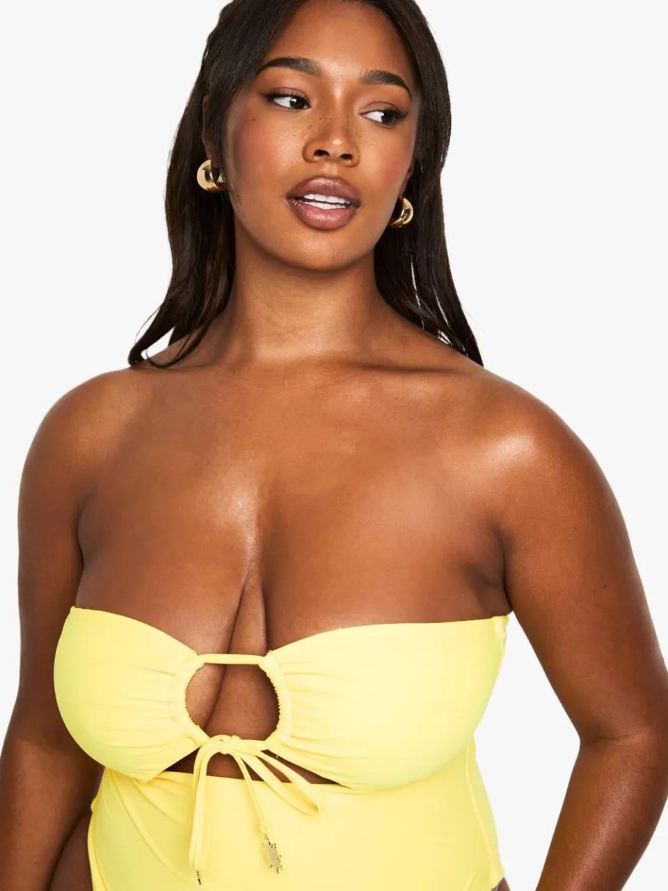 boohoo Dames Plus Sunshine Trim Cut Out Bandeau Zwempak geel, foto 4