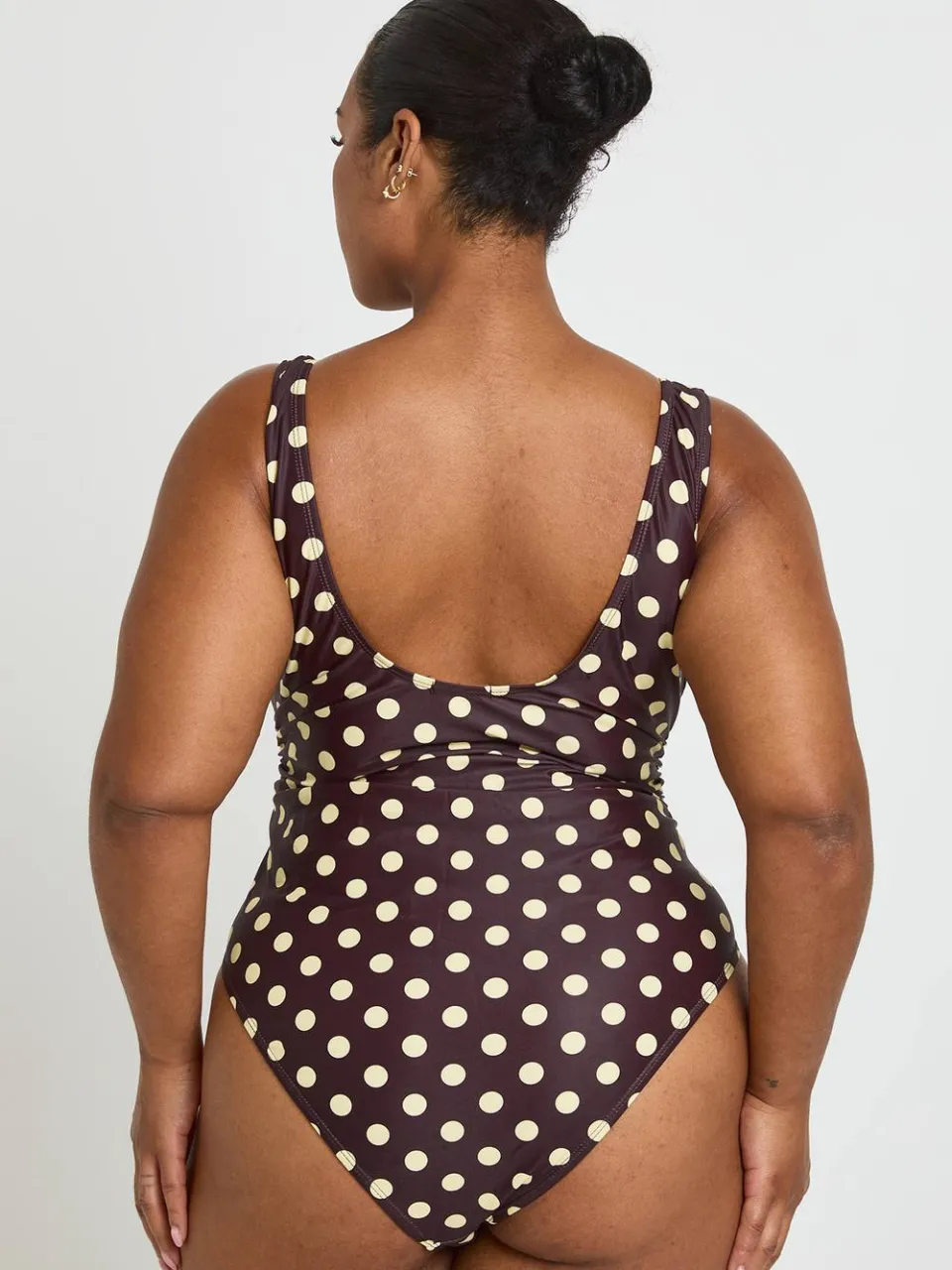 boohoo Dames Plus Buikcontrolerende Badpak Met Polkadots En Ronde Hals chocoladebruin, foto 2