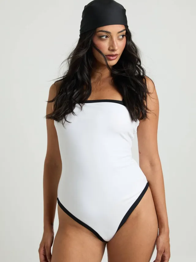boohoo Dames Buikcontrolerend Badpak Met Contrasterende Vierkante Hals Wit
