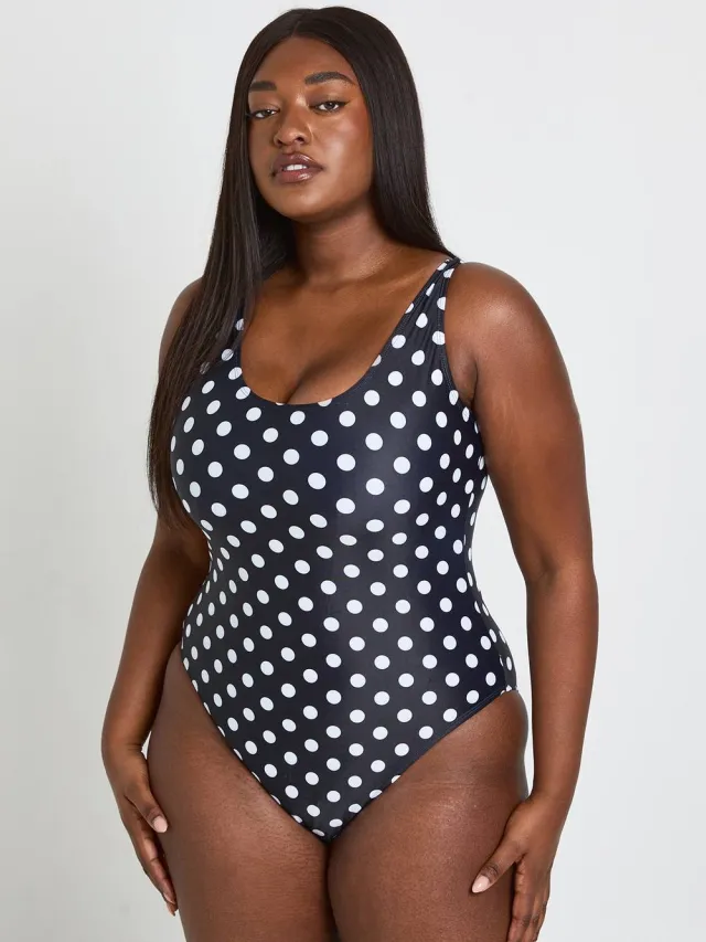 boohoo Dames Plus Badpak Met Polkadots En Ronde Hals Zwart