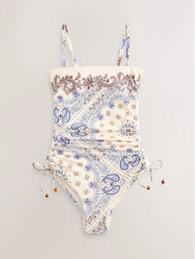 Next Dames - Vormgevend, buikcorrigerend bandeaubadpak met ruches op de pijpen - Crème Cream/Blue Paisley