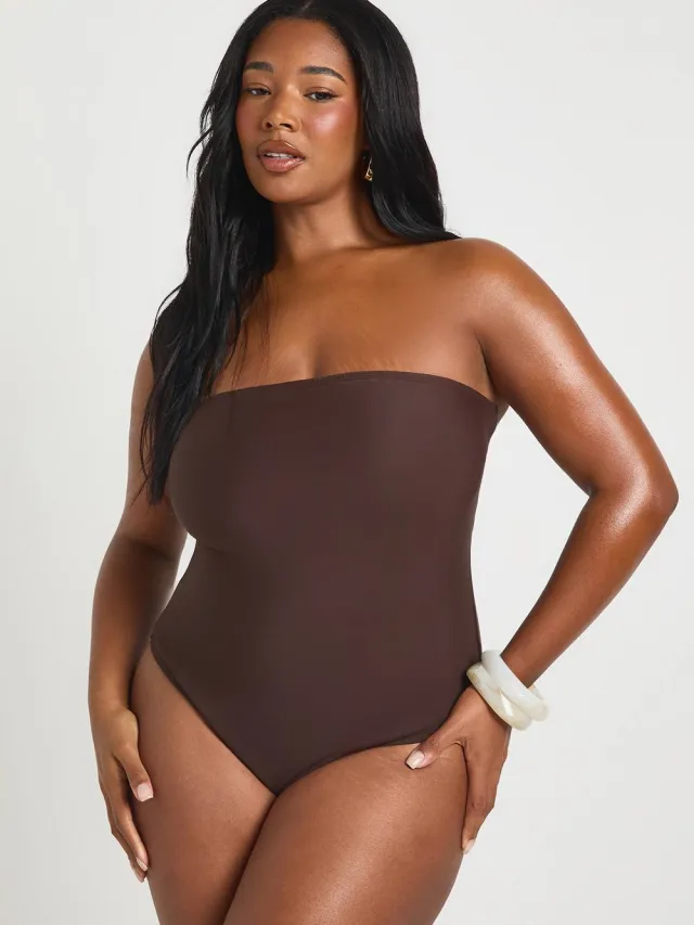 boohoo Dames Plus Essentials Bandeau Badpak Chocoladebruin