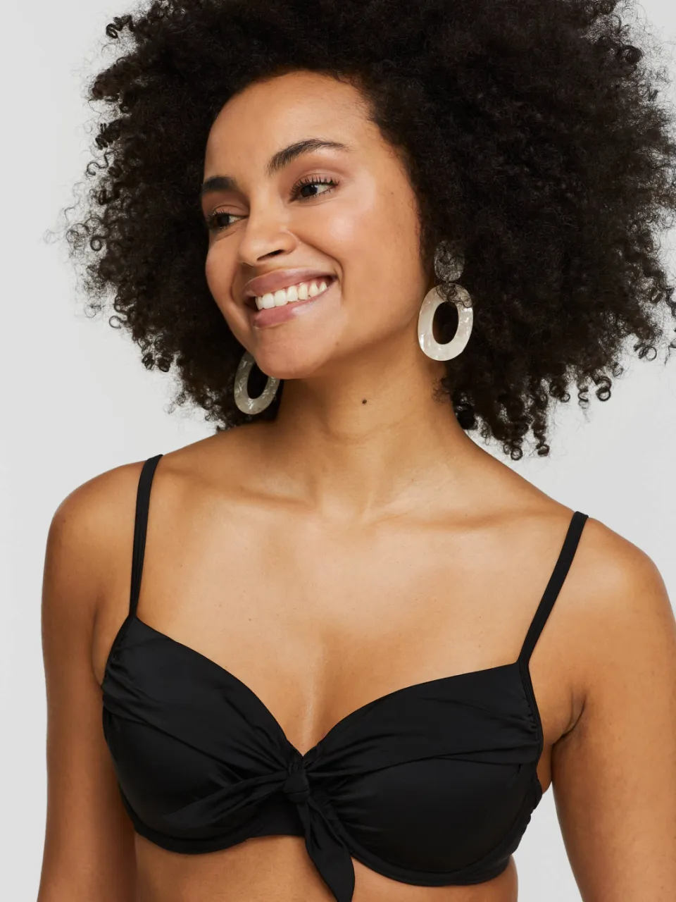 BEACHWAVE voorgevormde beugel bikinitop zwart