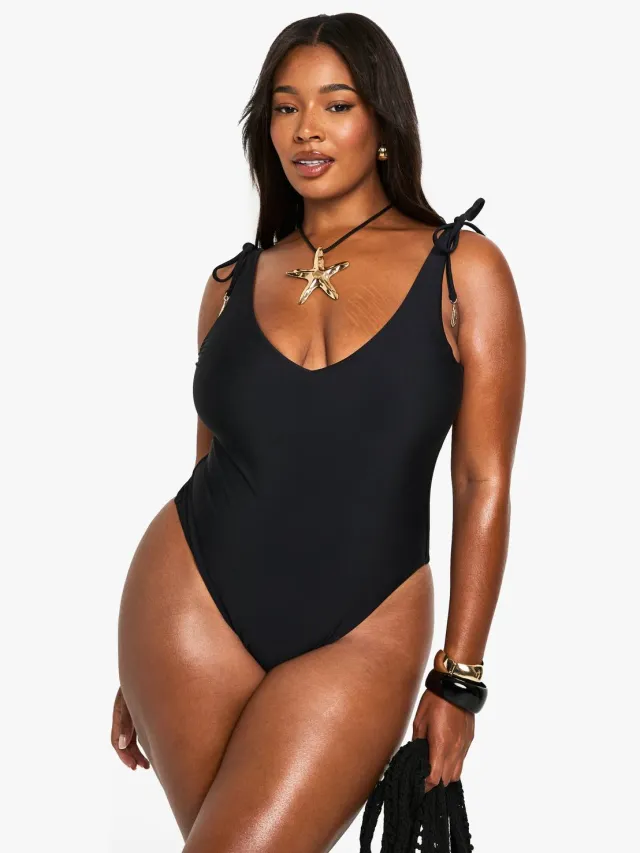 boohoo Dames Plus Feather Charm Rugloos Badpak Zwart
