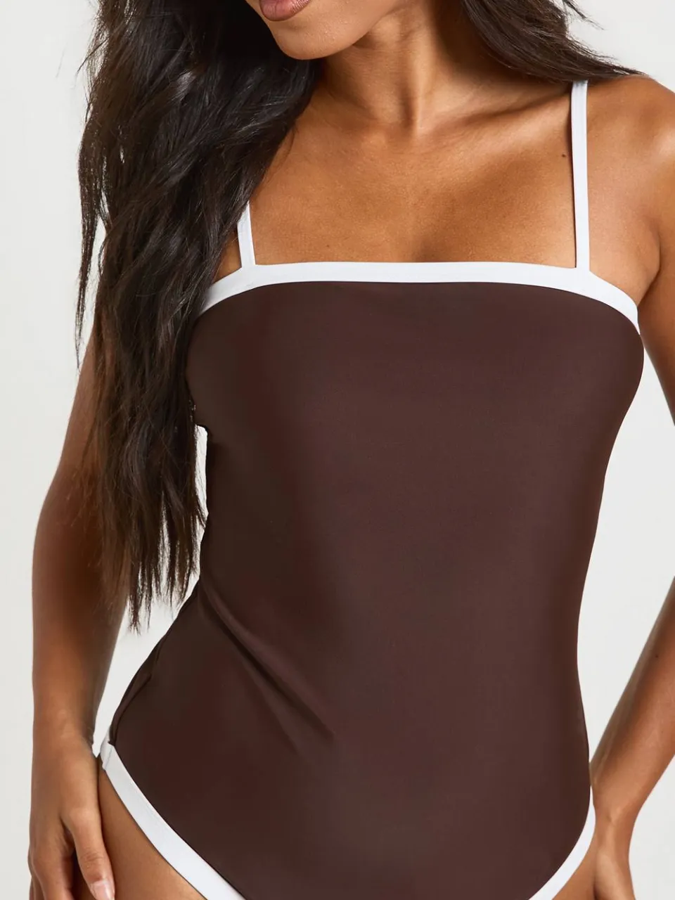 boohoo Dames Buikcontrolerend Badpak Met Contrasterende Vierkante Hals chocoladebruin, foto 4