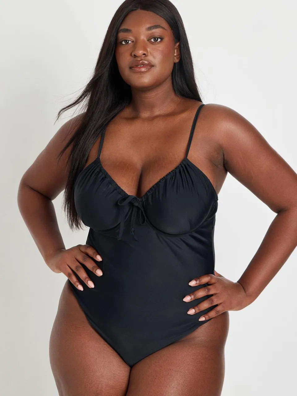 boohoo Dames Plus Zwemkleding Essentials Badpak Met Beugel Zwart