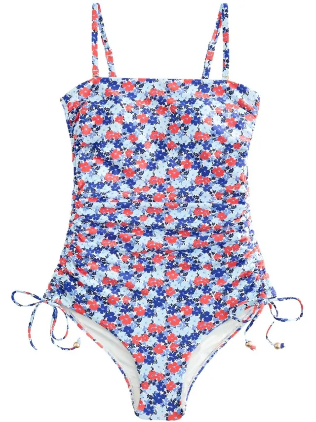 Next Dames - Vormgevend, buikcorrigerend petite bandeaubadpak met ruches op de pijpen - Petite - Blauw Navy Blue/Red Disty Floral