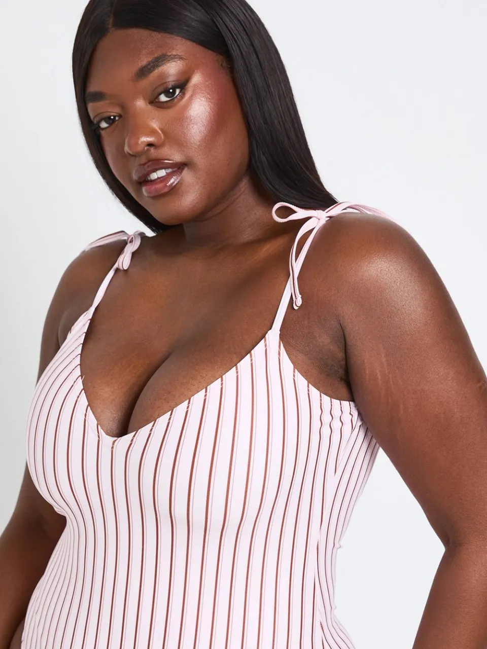boohoo Dames Plus Gestreept Badpak Met Strikbandjes roze, foto 4