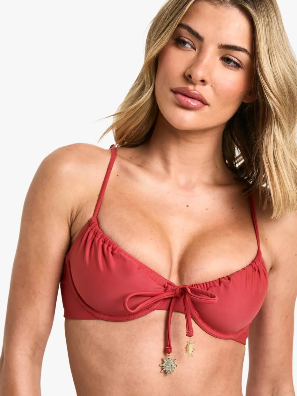 boohoo Dames Zonneschijntrim Onderbeugelde Bikini Top bordeaux rood, foto 4