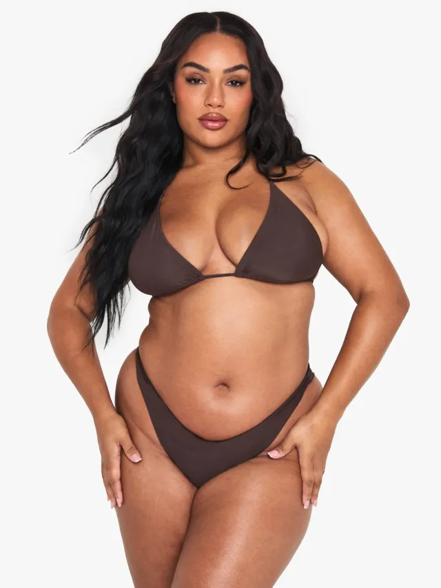 boohoo Dames Plus Swimwear Essentials V-Front Slip Chocoladebruin