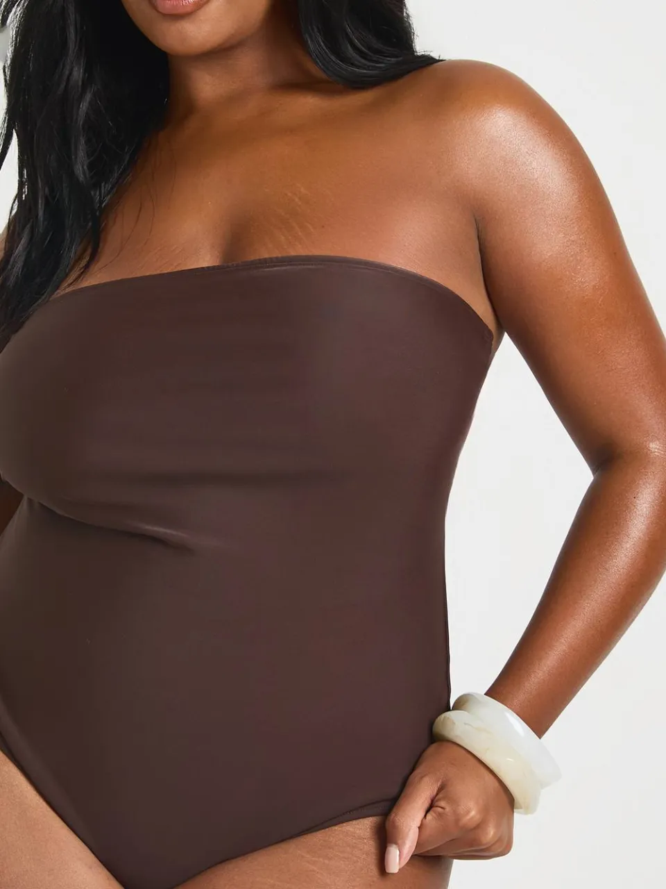 boohoo Dames Plus Essentials Bandeau Badpak chocoladebruin, foto 4
