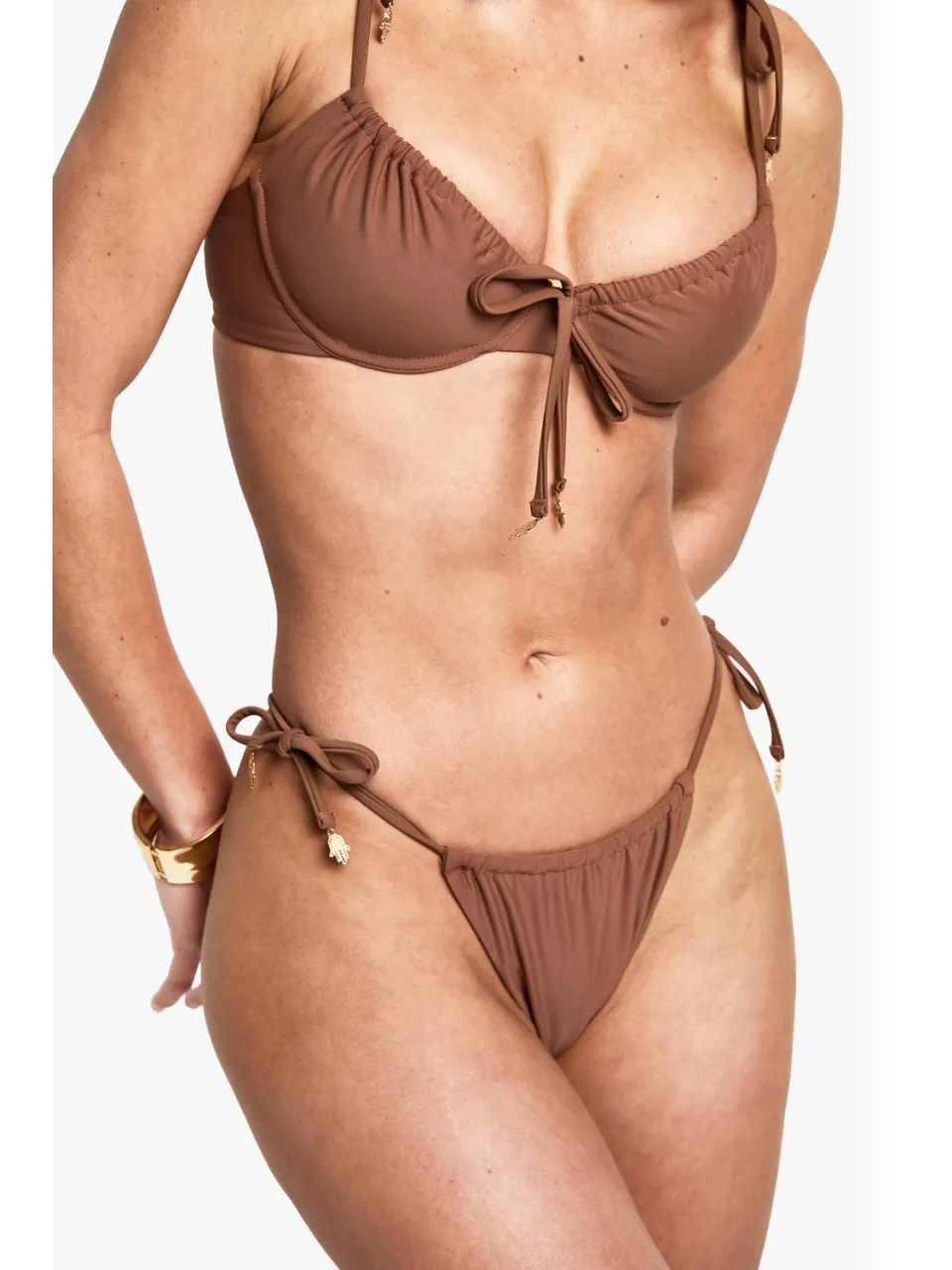 boohoo Dames Hamsa Hand Charm Versiering Tie-Schouder Onderbeugelde Bikini Top donkerbruin, foto 4