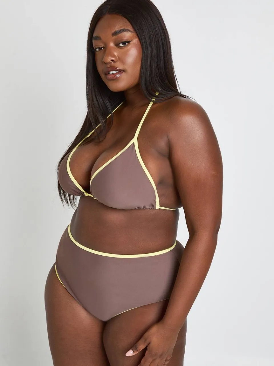 boohoo Dames Plus Contrast Bikini Top En Hoge Taille Bikini Broekje chocoladebruin, foto 3