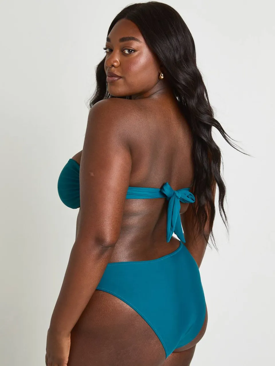 boohoo Dames Plus Size Bikiniset Met Bandeau Top En Gouden Details, foto 2